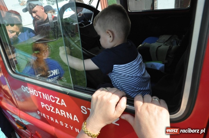 Zdjęcie w galerii na portalu naszraciborz.pl: Trzy razy Krzanowice. Gminne zawody sportowo-pożarnicze w Pietraszynie [FOTO i WIDEO] wiadomości z regionu