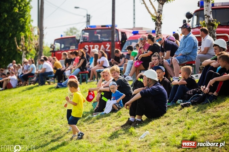 Zdjęcie w galerii na portalu naszraciborz.pl: Trzy razy Krzanowice. Gminne zawody sportowo-pożarnicze w Pietraszynie [FOTO i WIDEO] wiadomości z regionu