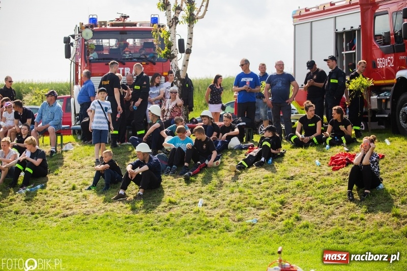 Zdjęcie w galerii na portalu naszraciborz.pl: Trzy razy Krzanowice. Gminne zawody sportowo-pożarnicze w Pietraszynie [FOTO i WIDEO] wiadomości z regionu
