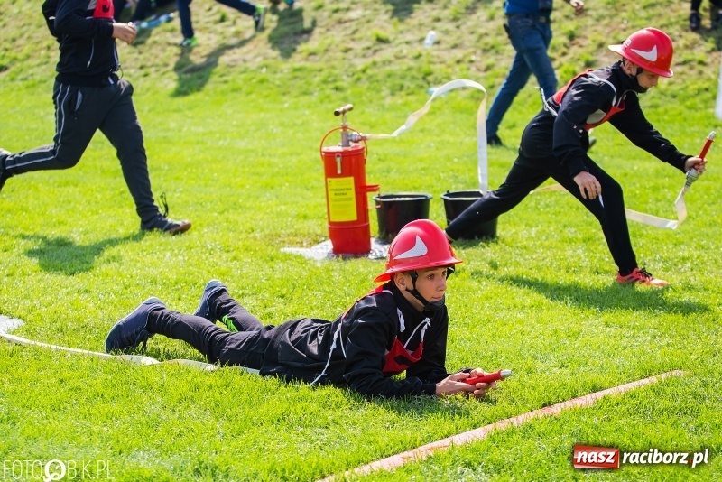 Zdjęcie w galerii na portalu naszraciborz.pl: Trzy razy Krzanowice. Gminne zawody sportowo-pożarnicze w Pietraszynie [FOTO i WIDEO] wiadomości z regionu