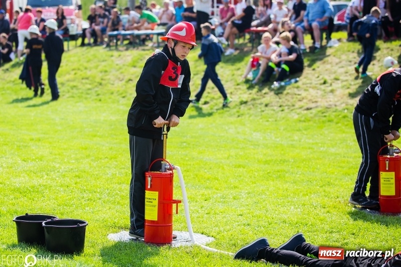 Zdjęcie w galerii na portalu naszraciborz.pl: Trzy razy Krzanowice. Gminne zawody sportowo-pożarnicze w Pietraszynie [FOTO i WIDEO] wiadomości z regionu