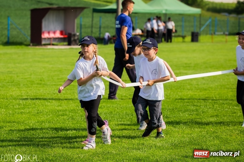 Zdjęcie w galerii na portalu naszraciborz.pl: Trzy razy Krzanowice. Gminne zawody sportowo-pożarnicze w Pietraszynie [FOTO i WIDEO] wiadomości z regionu