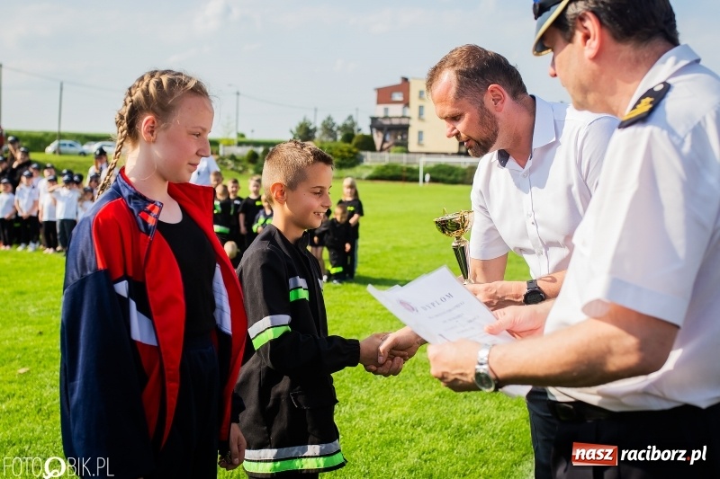 Zdjęcie w galerii na portalu naszraciborz.pl: Trzy razy Krzanowice. Gminne zawody sportowo-pożarnicze w Pietraszynie [FOTO i WIDEO] wiadomości z regionu