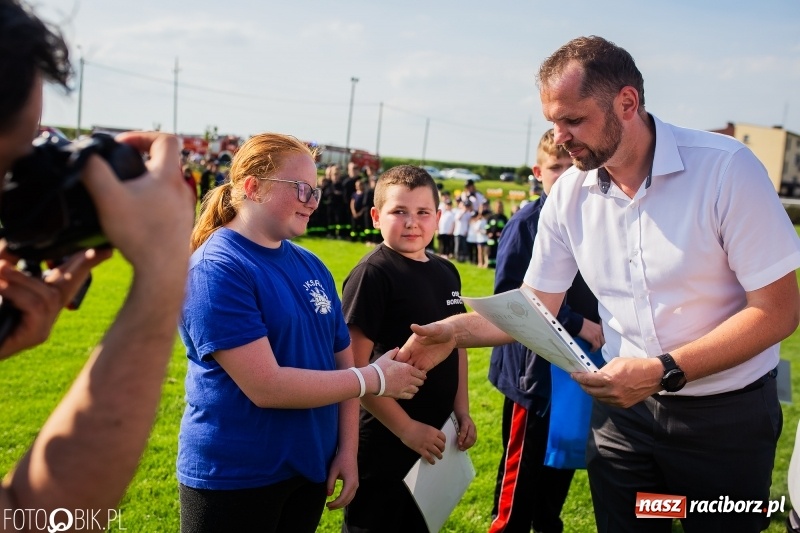 Zdjęcie w galerii na portalu naszraciborz.pl: Trzy razy Krzanowice. Gminne zawody sportowo-pożarnicze w Pietraszynie [FOTO i WIDEO] wiadomości z regionu