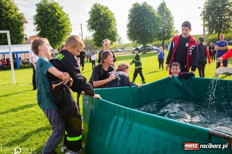 Zdjęcie w galerii na portalu naszraciborz.pl: Trzy razy Krzanowice. Gminne zawody sportowo-pożarnicze w Pietraszynie [FOTO i WIDEO] wiadomości z regionu