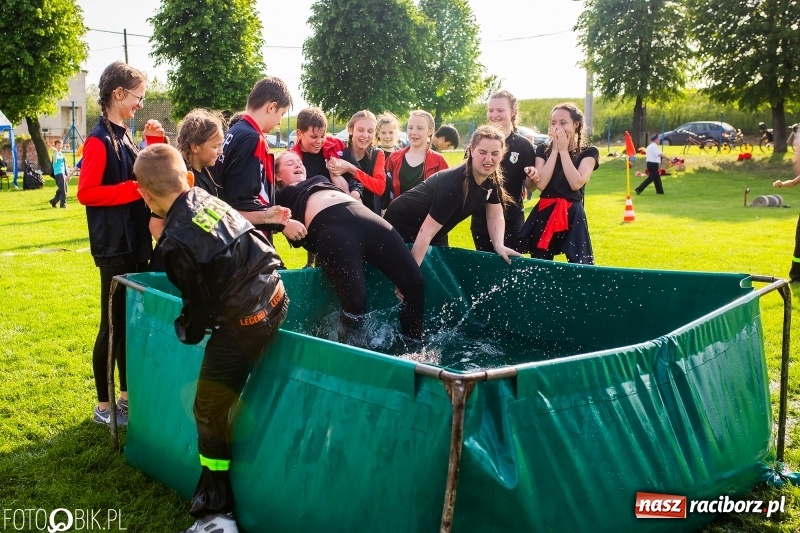 Zdjęcie w galerii na portalu naszraciborz.pl: Trzy razy Krzanowice. Gminne zawody sportowo-pożarnicze w Pietraszynie [FOTO i WIDEO] wiadomości z regionu