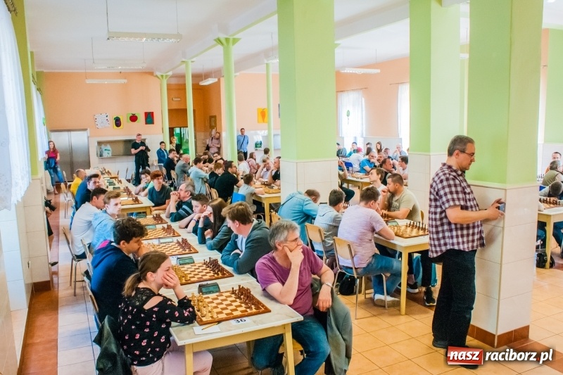 Zdjęcie w galerii na portalu naszraciborz.pl: XV Międzynarodowy Memoriał Szachowy im. Wiesława Hanczarka za nami [FOTO] wiadomości z regionu