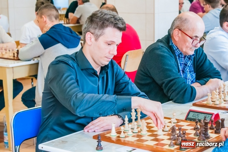 Zdjęcie w galerii na portalu naszraciborz.pl: XV Międzynarodowy Memoriał Szachowy im. Wiesława Hanczarka za nami [FOTO] wiadomości z regionu