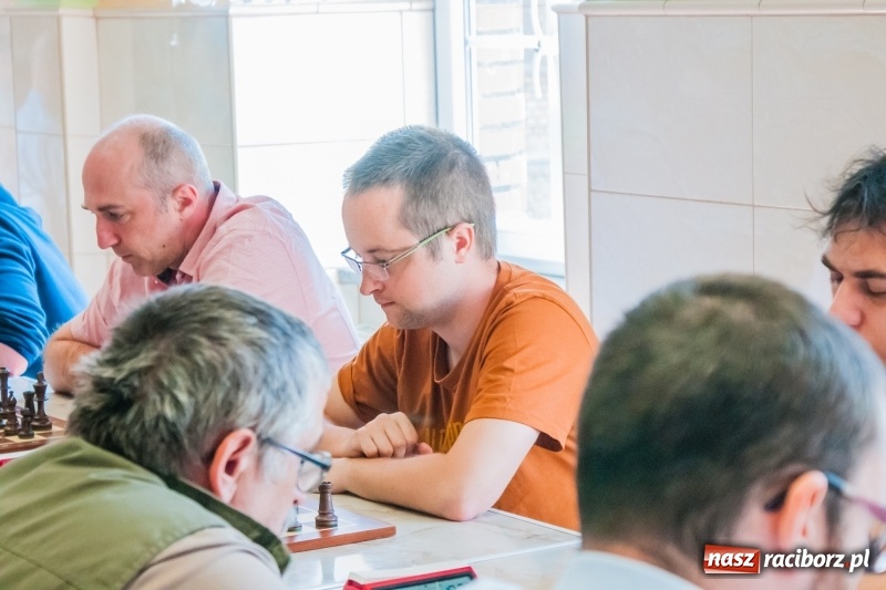 Zdjęcie w galerii na portalu naszraciborz.pl: XV Międzynarodowy Memoriał Szachowy im. Wiesława Hanczarka za nami [FOTO] wiadomości z regionu