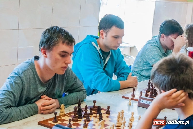 Zdjęcie w galerii na portalu naszraciborz.pl: XV Międzynarodowy Memoriał Szachowy im. Wiesława Hanczarka za nami [FOTO] wiadomości z regionu