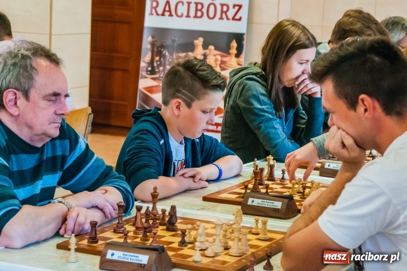 Zdjęcie w galerii na portalu naszraciborz.pl: XV Międzynarodowy Memoriał Szachowy im. Wiesława Hanczarka za nami [FOTO] wiadomości z regionu