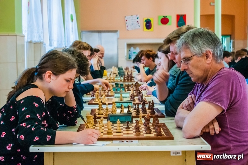 Zdjęcie w galerii na portalu naszraciborz.pl: XV Międzynarodowy Memoriał Szachowy im. Wiesława Hanczarka za nami [FOTO] wiadomości z regionu