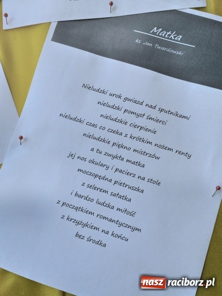 Zdjęcie w galerii na portalu naszraciborz.pl: Włoskie trio zagrało w pełnym kwiatów kościele na Ostrogu wiadomości z regionu