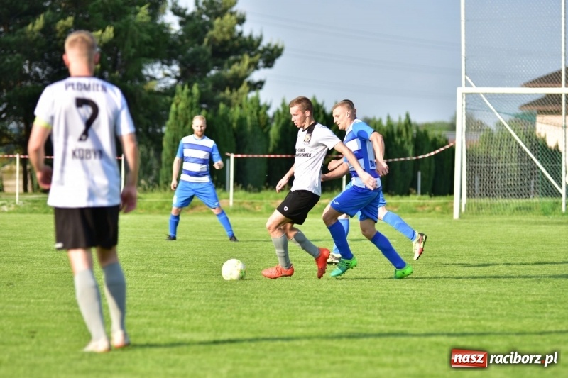 Zdjęcie w galerii na portalu naszraciborz.pl: Wyrównane starcie Kobyli z Zawadą Książęcą [FOTO] wiadomości z regionu