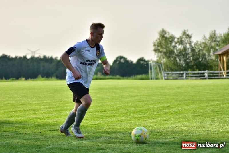 Zdjęcie w galerii na portalu naszraciborz.pl: Wyrównane starcie Kobyli z Zawadą Książęcą [FOTO] wiadomości z regionu