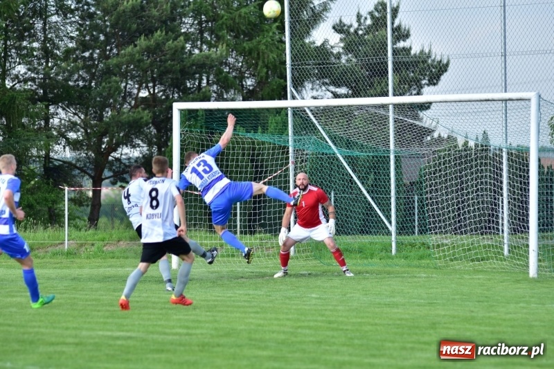 Zdjęcie w galerii na portalu naszraciborz.pl: Wyrównane starcie Kobyli z Zawadą Książęcą [FOTO] wiadomości z regionu