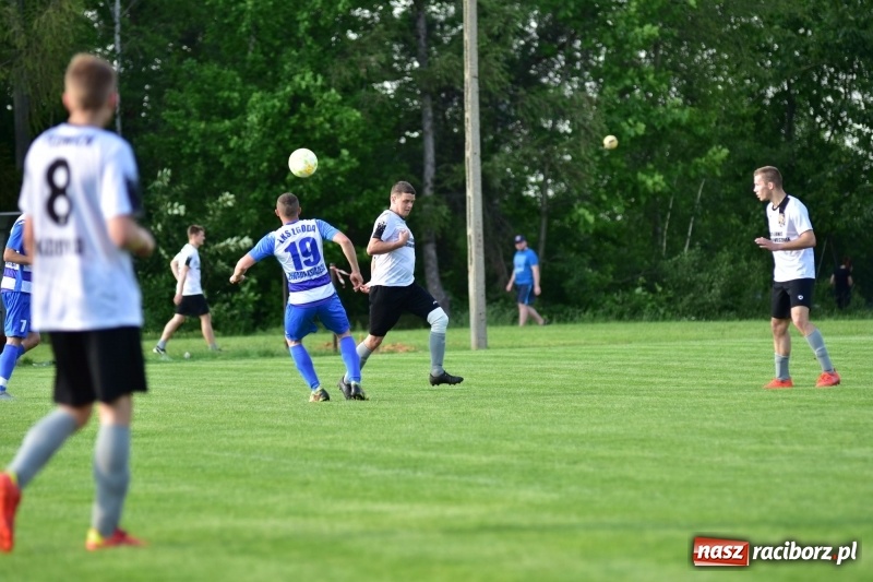 Zdjęcie w galerii na portalu naszraciborz.pl: Wyrównane starcie Kobyli z Zawadą Książęcą [FOTO] wiadomości z regionu