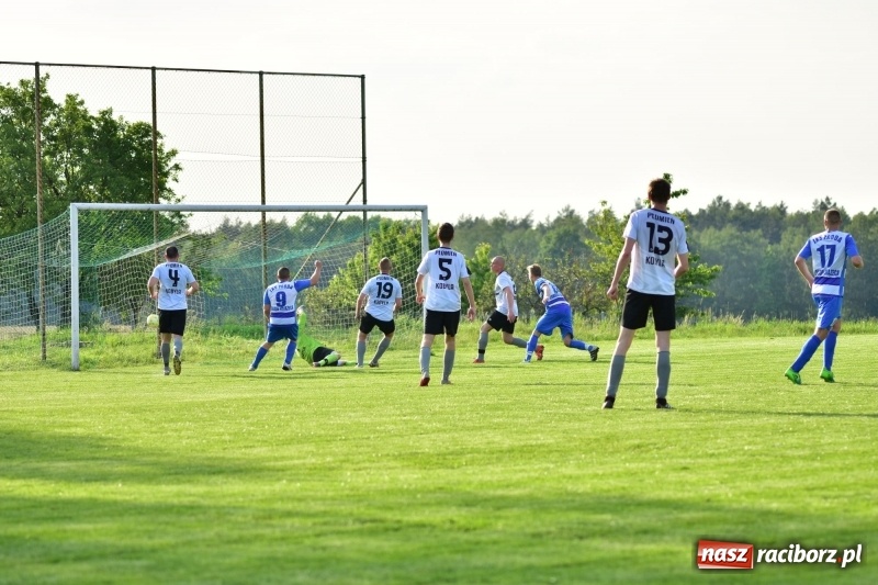 Zdjęcie w galerii na portalu naszraciborz.pl: Wyrównane starcie Kobyli z Zawadą Książęcą [FOTO] wiadomości z regionu