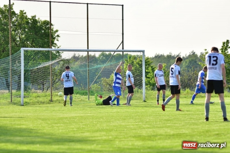 Zdjęcie w galerii na portalu naszraciborz.pl: Wyrównane starcie Kobyli z Zawadą Książęcą [FOTO] wiadomości z regionu