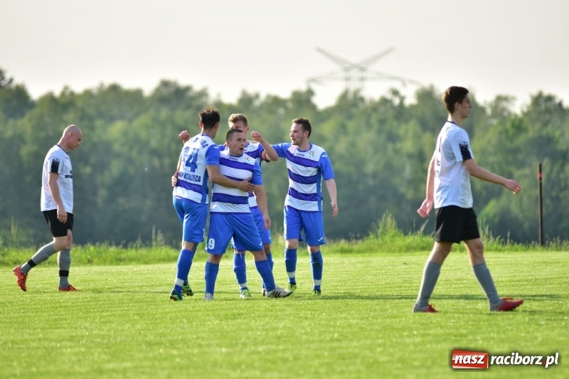 Zdjęcie w galerii na portalu naszraciborz.pl: Wyrównane starcie Kobyli z Zawadą Książęcą [FOTO] wiadomości z regionu