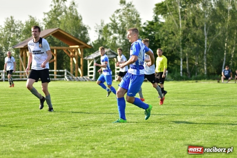 Zdjęcie w galerii na portalu naszraciborz.pl: Wyrównane starcie Kobyli z Zawadą Książęcą [FOTO] wiadomości z regionu