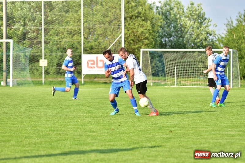 Zdjęcie w galerii na portalu naszraciborz.pl: Wyrównane starcie Kobyli z Zawadą Książęcą [FOTO] wiadomości z regionu