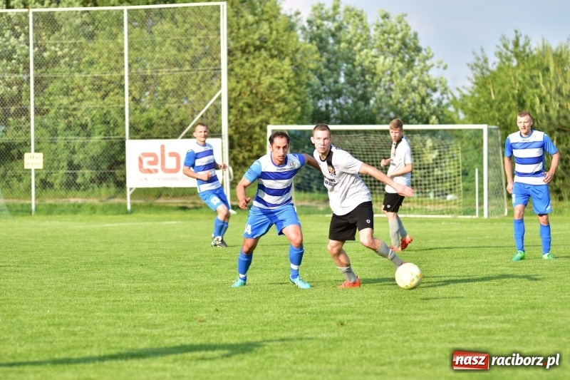 Zdjęcie w galerii na portalu naszraciborz.pl: Wyrównane starcie Kobyli z Zawadą Książęcą [FOTO] wiadomości z regionu