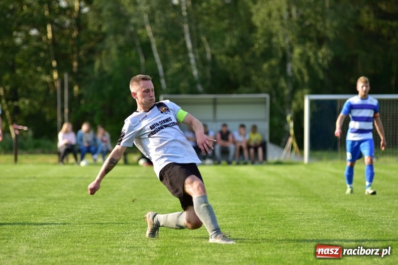 Zdjęcie w galerii na portalu naszraciborz.pl: Wyrównane starcie Kobyli z Zawadą Książęcą [FOTO] wiadomości z regionu
