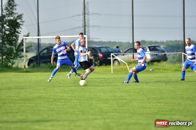 Zdjęcie w galerii na portalu naszraciborz.pl: Wyrównane starcie Kobyli z Zawadą Książęcą [FOTO] wiadomości z regionu