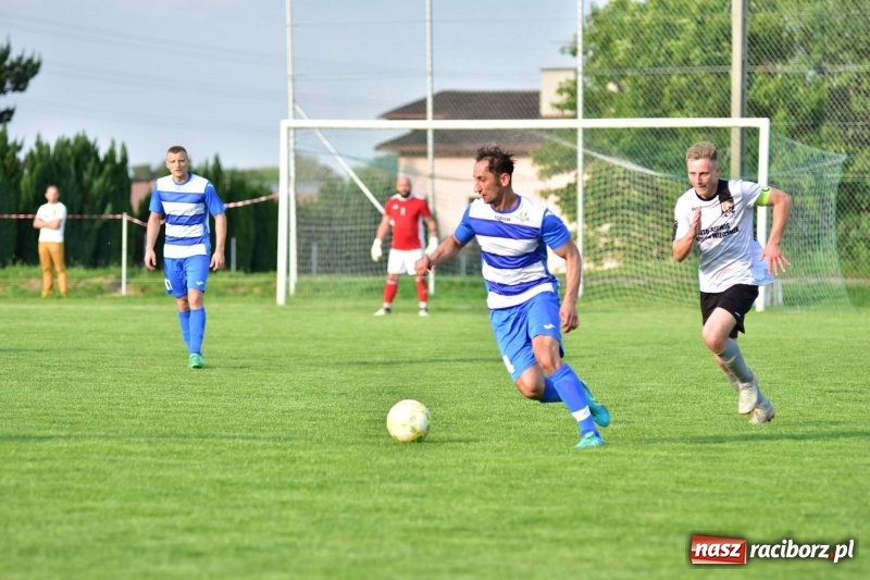 Zdjęcie w galerii na portalu naszraciborz.pl: Wyrównane starcie Kobyli z Zawadą Książęcą [FOTO] wiadomości z regionu
