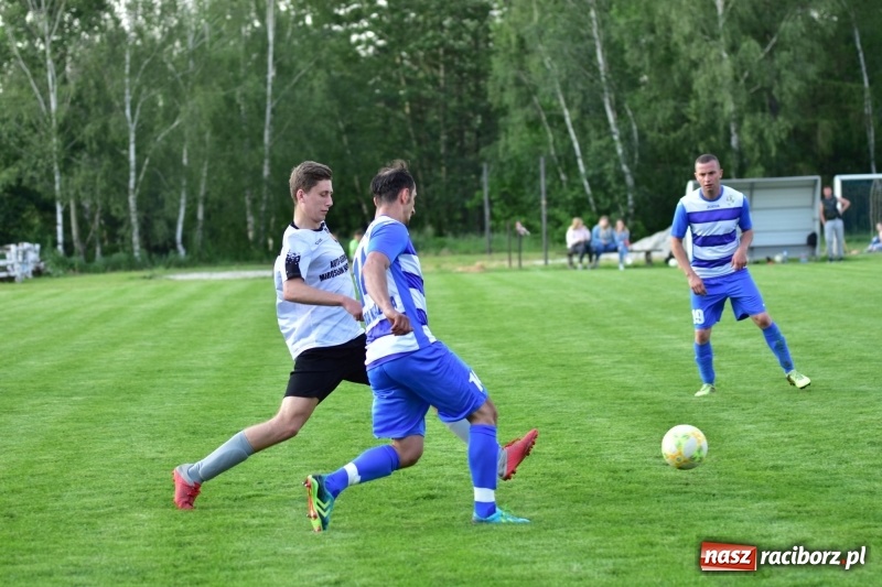Zdjęcie w galerii na portalu naszraciborz.pl: Wyrównane starcie Kobyli z Zawadą Książęcą [FOTO] wiadomości z regionu