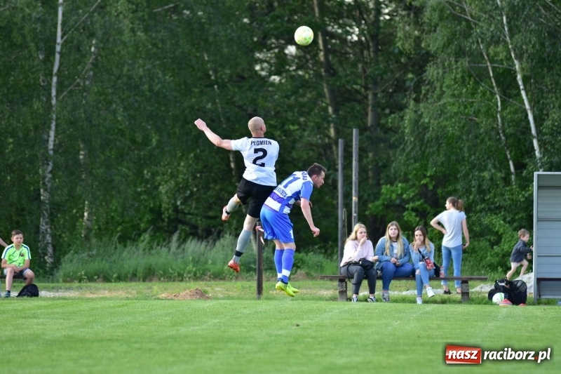 Zdjęcie w galerii na portalu naszraciborz.pl: Wyrównane starcie Kobyli z Zawadą Książęcą [FOTO] wiadomości z regionu