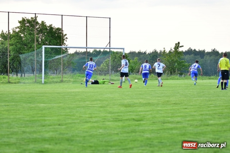 Zdjęcie w galerii na portalu naszraciborz.pl: Wyrównane starcie Kobyli z Zawadą Książęcą [FOTO] wiadomości z regionu