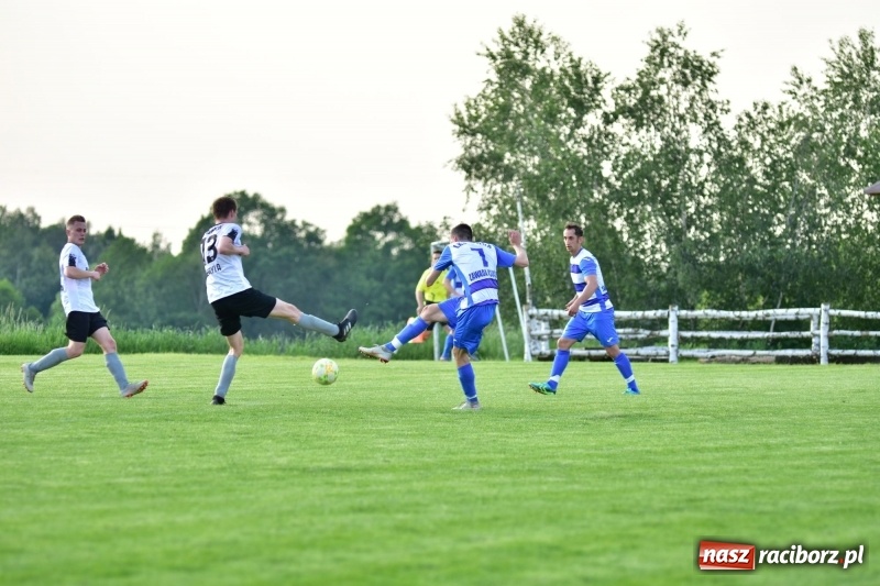 Zdjęcie w galerii na portalu naszraciborz.pl: Wyrównane starcie Kobyli z Zawadą Książęcą [FOTO] wiadomości z regionu