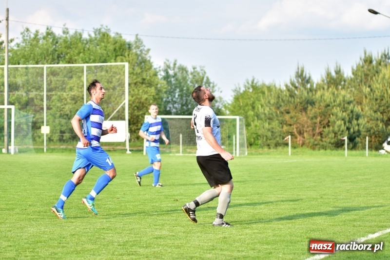 Zdjęcie w galerii na portalu naszraciborz.pl: Wyrównane starcie Kobyli z Zawadą Książęcą [FOTO] wiadomości z regionu