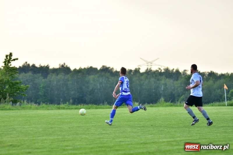 Zdjęcie w galerii na portalu naszraciborz.pl: Wyrównane starcie Kobyli z Zawadą Książęcą [FOTO] wiadomości z regionu