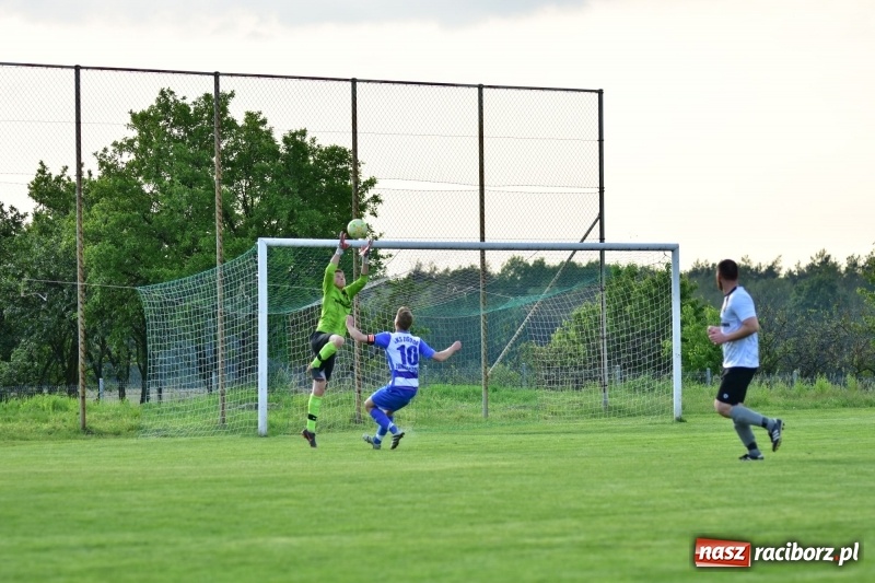 Zdjęcie w galerii na portalu naszraciborz.pl: Wyrównane starcie Kobyli z Zawadą Książęcą [FOTO] wiadomości z regionu