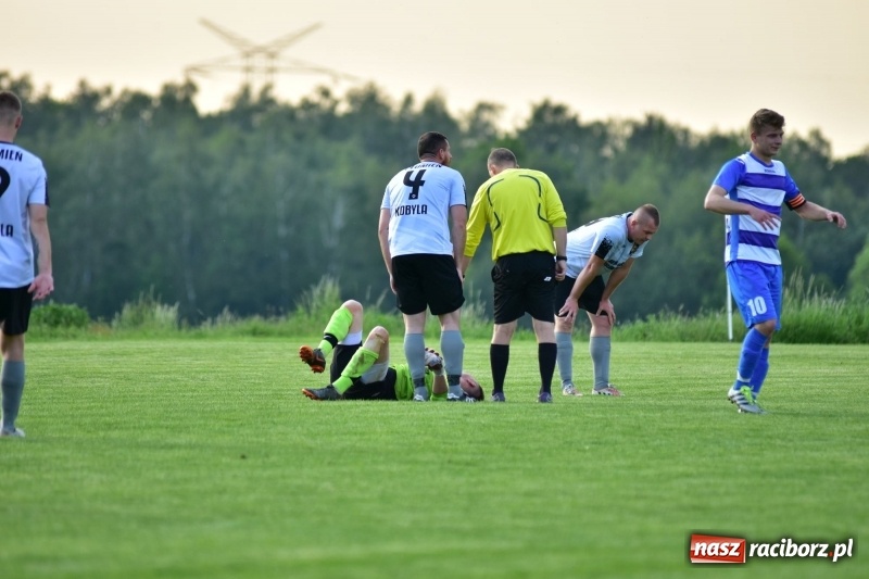 Zdjęcie w galerii na portalu naszraciborz.pl: Wyrównane starcie Kobyli z Zawadą Książęcą [FOTO] wiadomości z regionu