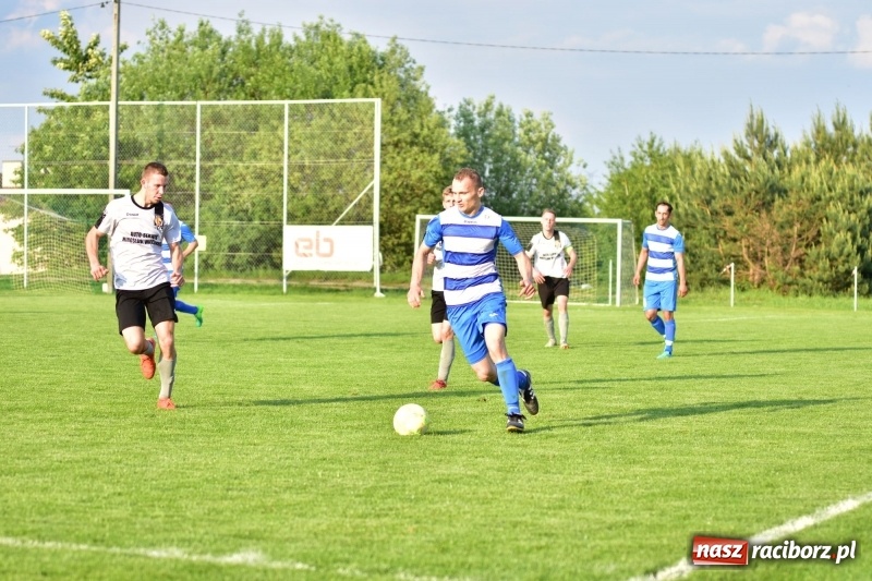 Zdjęcie w galerii na portalu naszraciborz.pl: Wyrównane starcie Kobyli z Zawadą Książęcą [FOTO] wiadomości z regionu