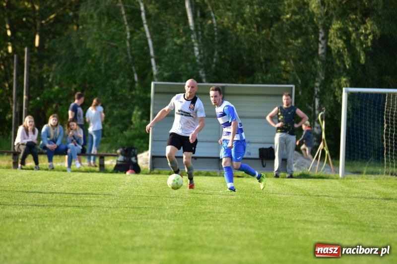 Zdjęcie w galerii na portalu naszraciborz.pl: Wyrównane starcie Kobyli z Zawadą Książęcą [FOTO] wiadomości z regionu