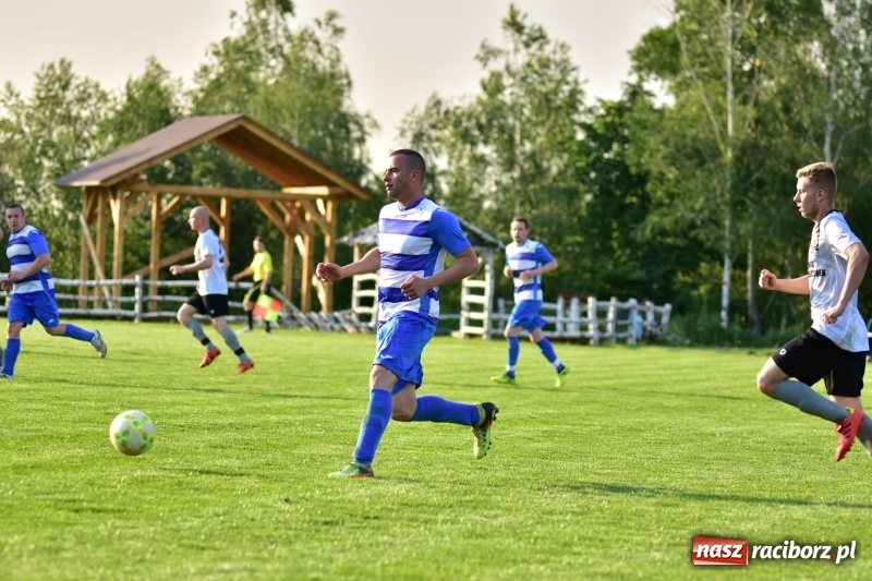 Zdjęcie w galerii na portalu naszraciborz.pl: Wyrównane starcie Kobyli z Zawadą Książęcą [FOTO] wiadomości z regionu