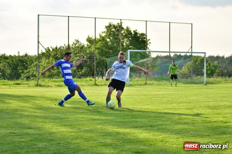 Zdjęcie w galerii na portalu naszraciborz.pl: Wyrównane starcie Kobyli z Zawadą Książęcą [FOTO] wiadomości z regionu