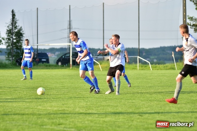 Zdjęcie w galerii na portalu naszraciborz.pl: Wyrównane starcie Kobyli z Zawadą Książęcą [FOTO] wiadomości z regionu