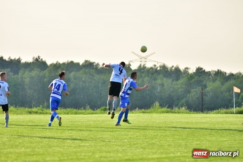 Zdjęcie w galerii na portalu naszraciborz.pl: Wyrównane starcie Kobyli z Zawadą Książęcą [FOTO] wiadomości z regionu