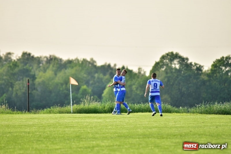 Zdjęcie w galerii na portalu naszraciborz.pl: Wyrównane starcie Kobyli z Zawadą Książęcą [FOTO] wiadomości z regionu
