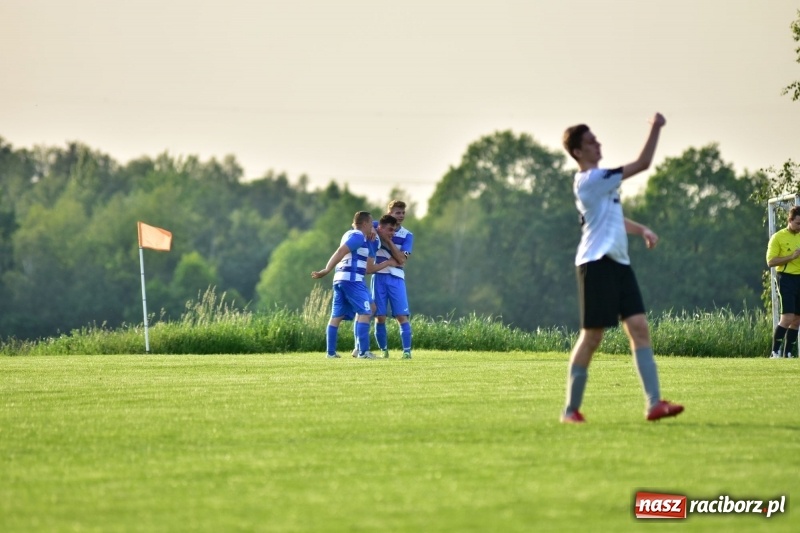 Zdjęcie w galerii na portalu naszraciborz.pl: Wyrównane starcie Kobyli z Zawadą Książęcą [FOTO] wiadomości z regionu