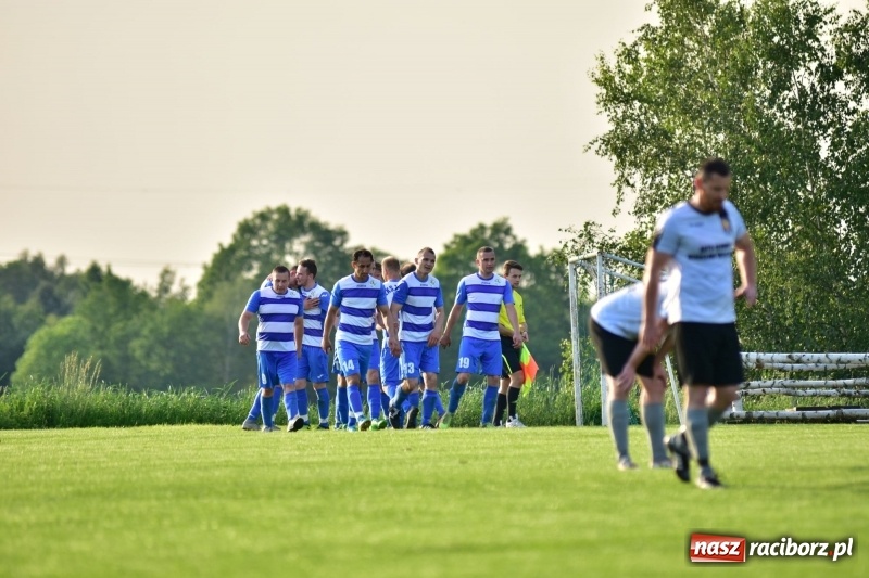 Zdjęcie w galerii na portalu naszraciborz.pl: Wyrównane starcie Kobyli z Zawadą Książęcą [FOTO] wiadomości z regionu