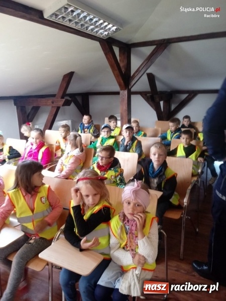 Zdjęcie w galerii na portalu naszraciborz.pl: Ostrożnie na wakacjach. Dzieci w kuźniańskim komisariacie wiadomości z regionu