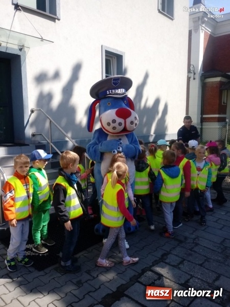 Zdjęcie w galerii na portalu naszraciborz.pl: Ostrożnie na wakacjach. Dzieci w kuźniańskim komisariacie wiadomości z regionu