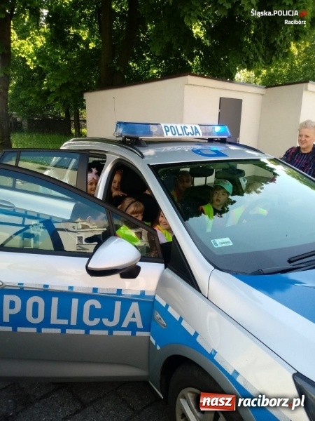 Zdjęcie w galerii na portalu naszraciborz.pl: Ostrożnie na wakacjach. Dzieci w kuźniańskim komisariacie wiadomości z regionu